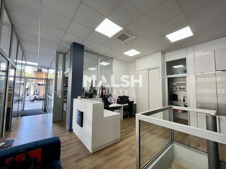Office in Lyon for lease - Interior Photo - Image 2 of 13
