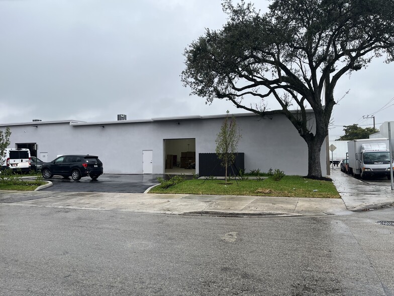 2130 NW 23rd Ave, Miami, FL for lease - Building Photo - Image 1 of 11