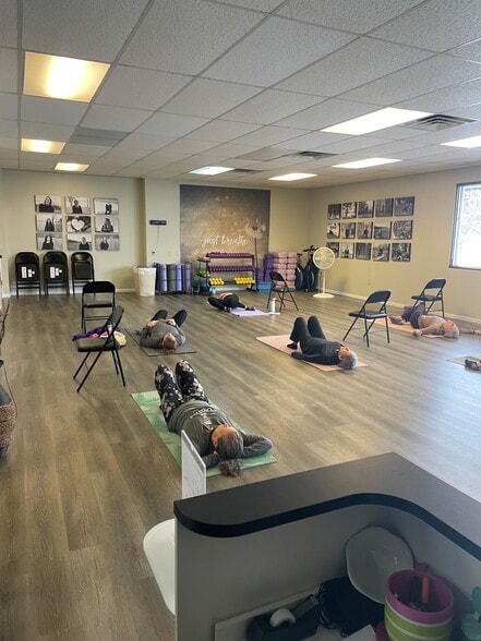 2410 Milwaukee St, Delafield, WI for lease - Building Photo - Image 3 of 17