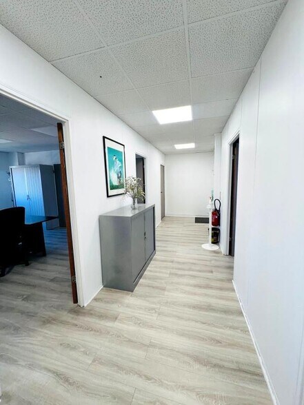 Office in Bailly for lease - Interior Photo - Image 3 of 9