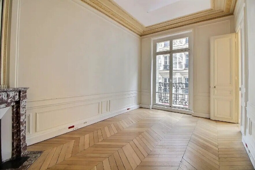 Office in Paris for lease - Interior Photo - Image 3 of 7