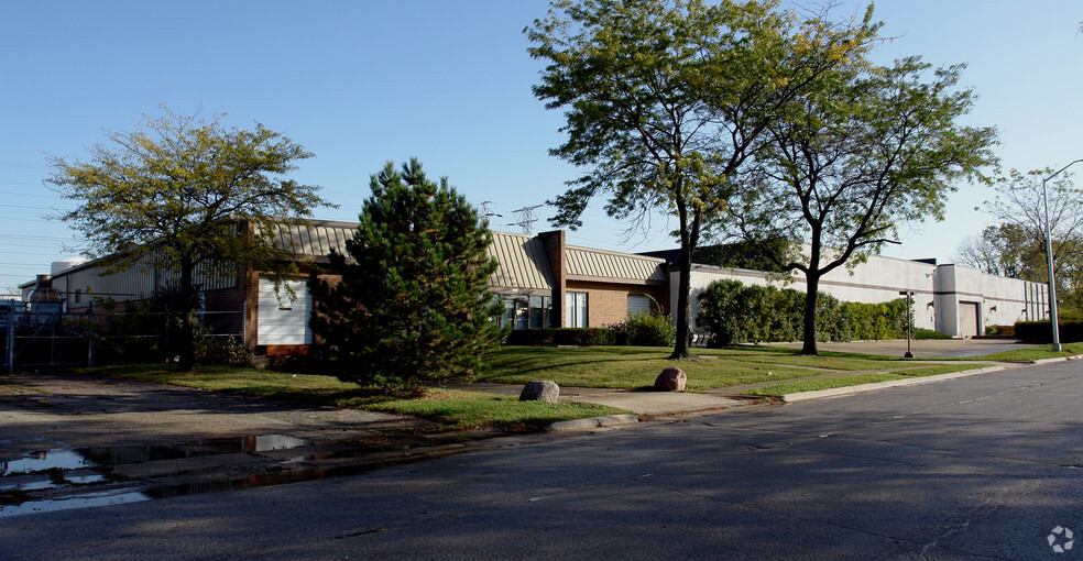 3850 Clearview Ct, Gurnee, IL for lease - Building Photo - Image 3 of 7