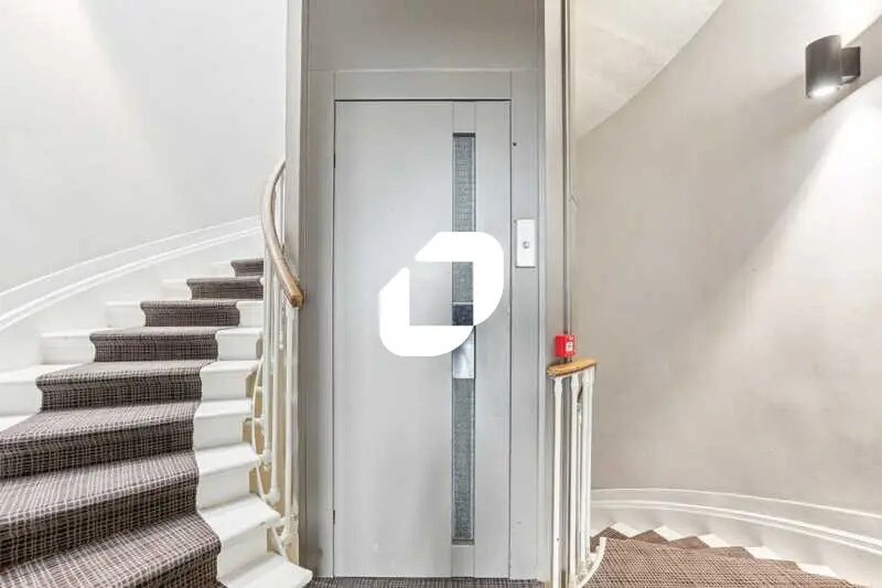 Office in Bordeaux for lease - Lobby - Image 2 of 11