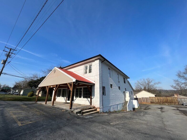 4301 Washington Pike, Knoxville, TN 37917