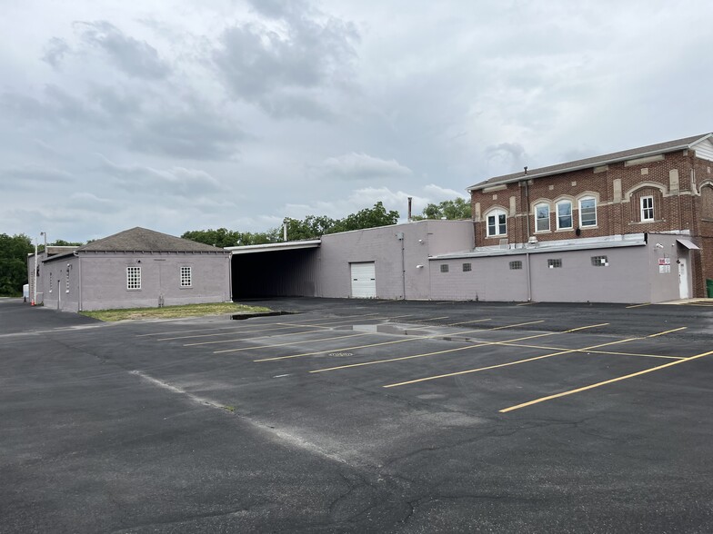 1001 Clinton St, Lockport, IL for lease - Building Photo - Image 3 of 6