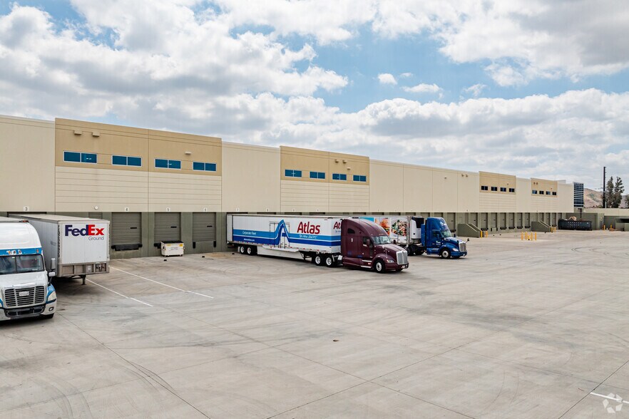 11275 Banana Ave, Fontana, CA for lease - Building Photo - Image 3 of 7