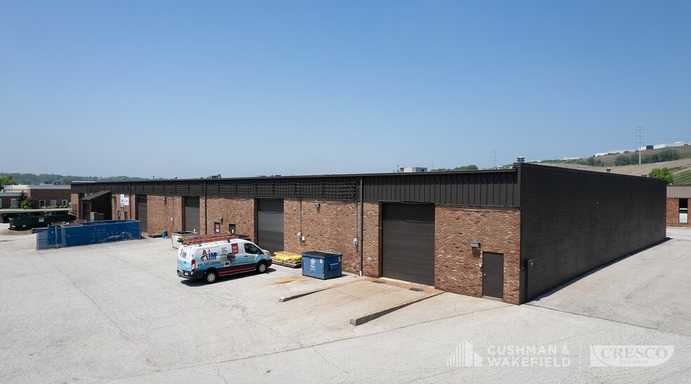 in Valley View, OH for sale - Building Photo - Image 1 of 1