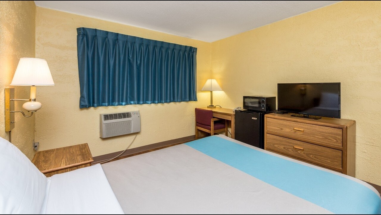 616 33rd Ave SW, Cedar Rapids, IA 52404