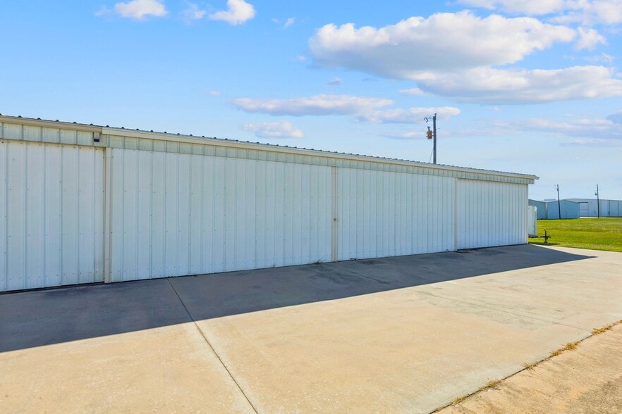 318 Lindbergh Dr, Roanoke, TX for sale - Building Photo - Image 2 of 9
