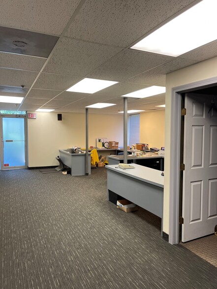 100 Weymouth St, Rockland, MA for lease - Building Photo - Image 2 of 11