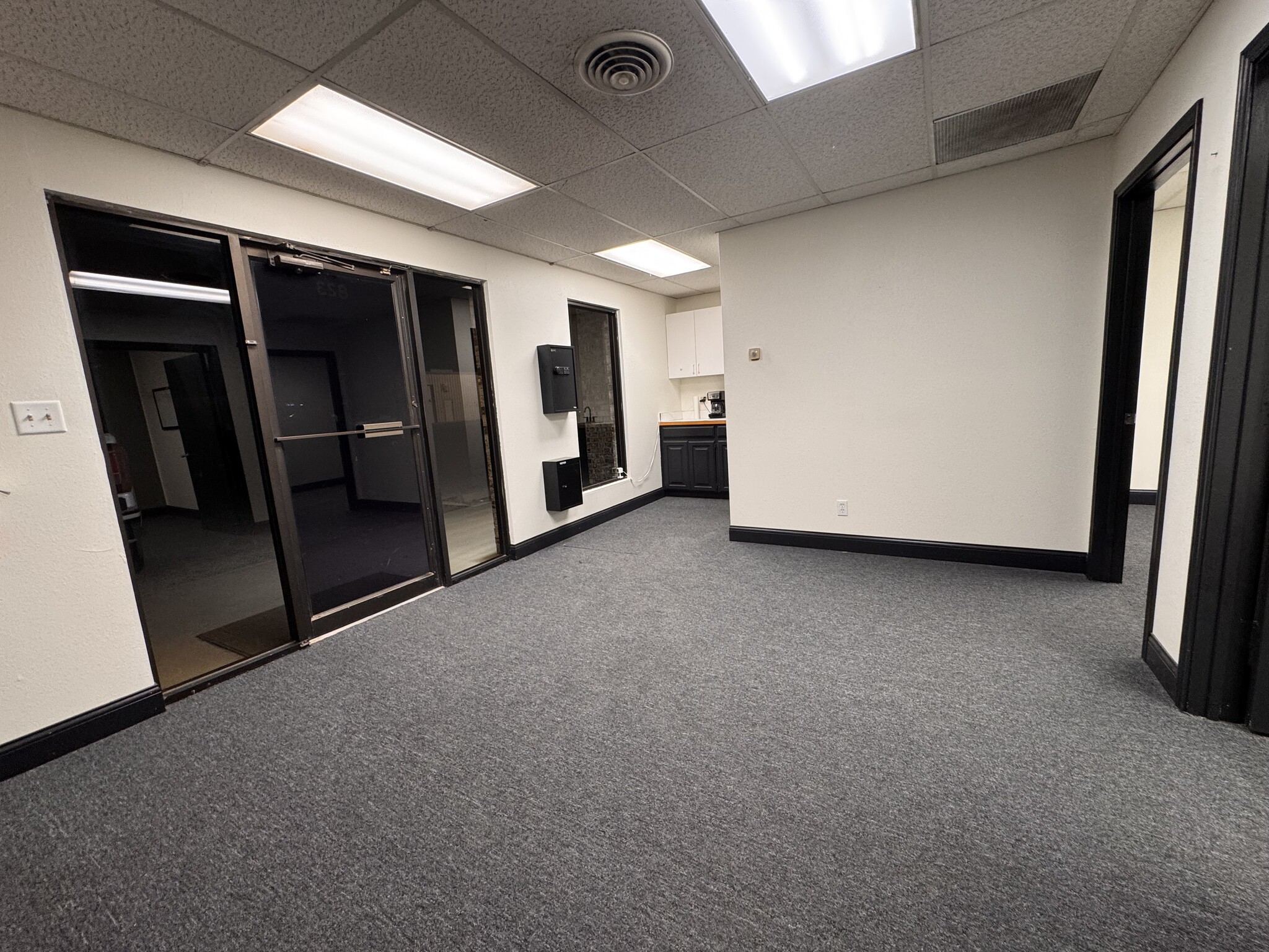 823 W Sunrise Cir, Hobbs, NM for lease Interior Photo- Image 1 of 6