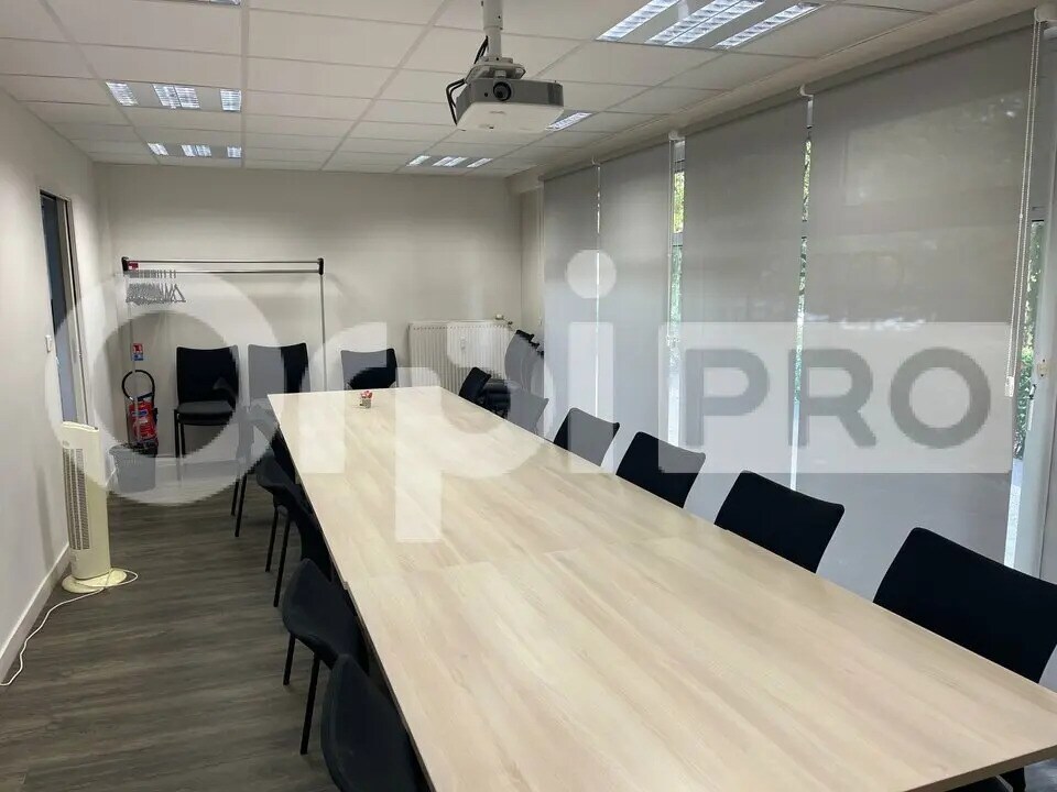 Office in Limoges for lease Interior Photo- Image 1 of 7