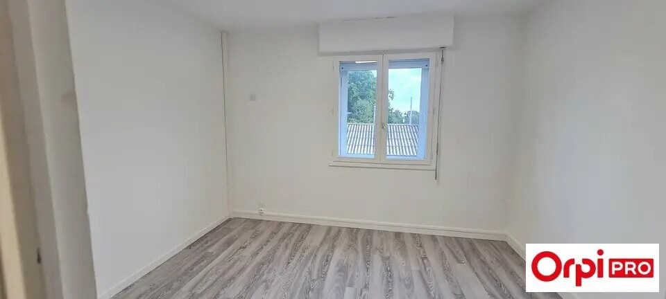 Office in Lamballe-Armor for lease - Interior Photo - Image 2 of 8