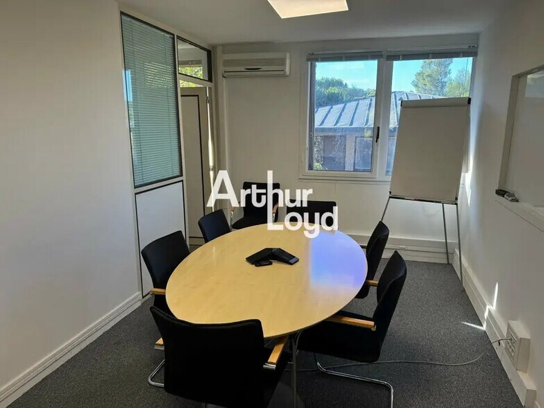 Office in Valbonne for lease - Interior Photo - Image 3 of 9