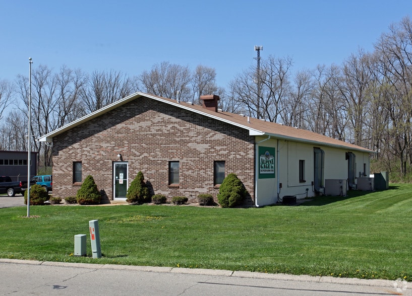 4325 Lisa Dr, Tipp City, OH for sale - Building Photo - Image 2 of 7
