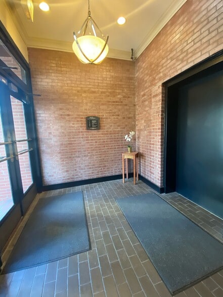 233 S Detroit Ave, Tulsa, OK for lease - Building Photo - Image 3 of 11