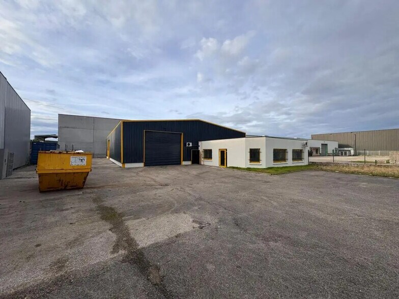 Office in Pusignan for lease - Building Photo - Image 1 of 5