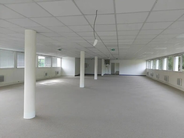 Office in Nantes for lease - Interior Photo - Image 2 of 4