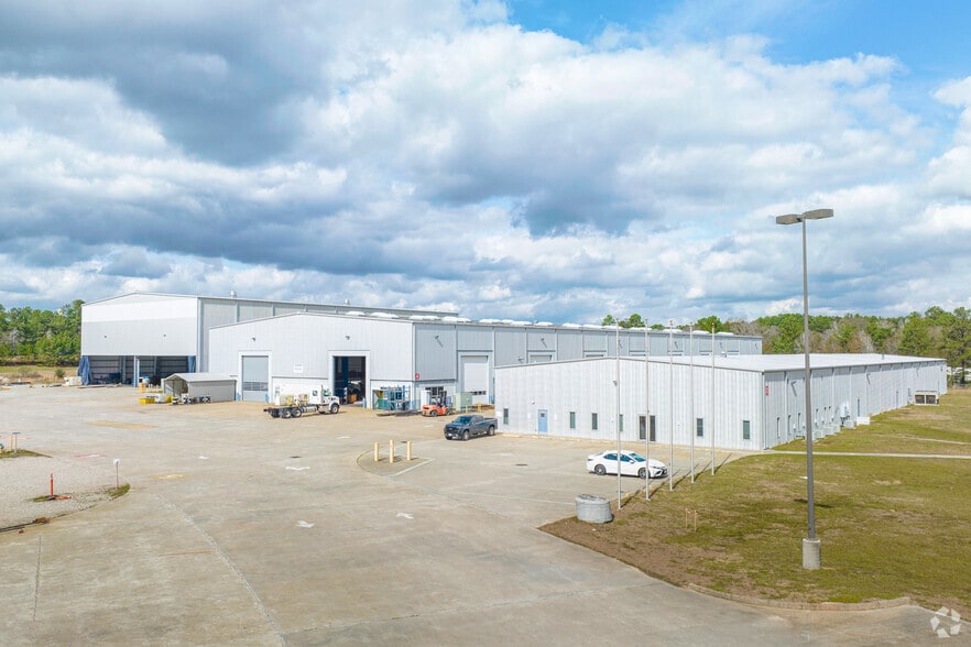 100 N FM 3083 Rd, Conroe, TX for lease - Building Photo - Image 2 of 20