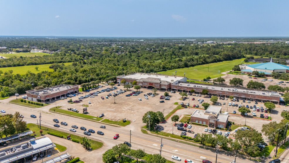 2720-2850 E Broadway St, Pearland, TX for lease - Aerial - Image 1 of 12