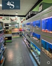 Retail in Madrid, Madrid for lease Interior Photo- Image 2 of 25