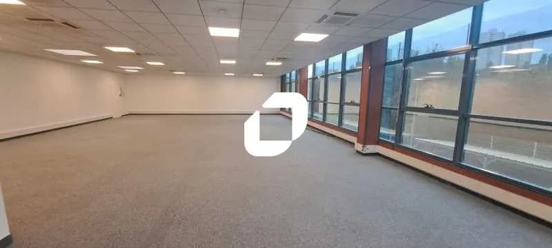 Office in Noisy-le-Sec for lease - Interior Photo - Image 1 of 8