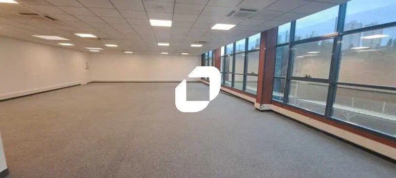 Office in Noisy-le-Sec for lease Interior Photo- Image 1 of 9