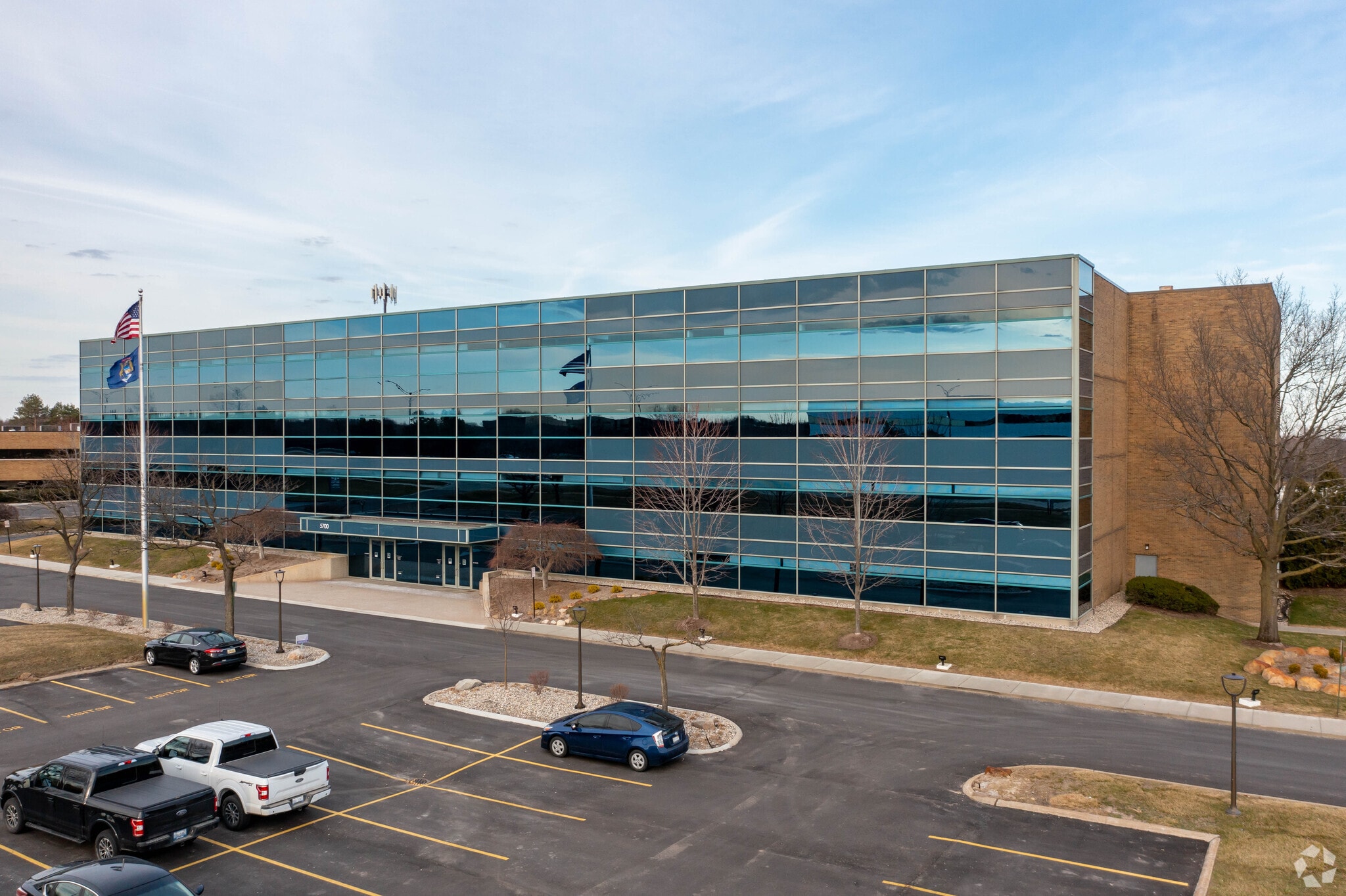 5700 Crooks Rd, Troy, MI for lease Primary Photo- Image 1 of 7