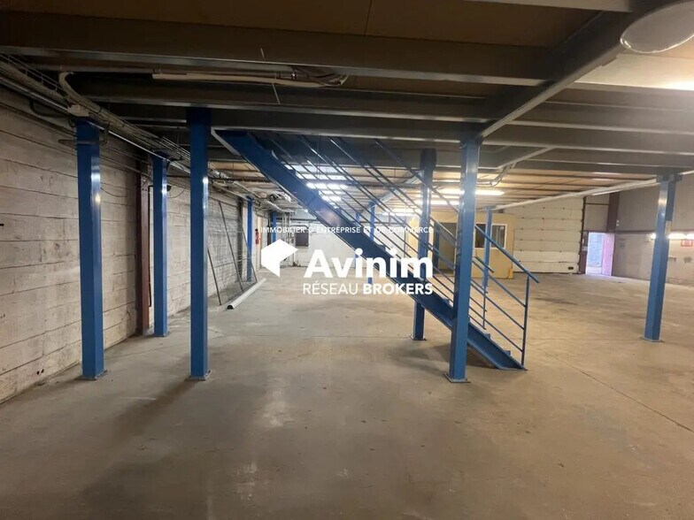 Flex in Heyrieux for lease - Interior Photo - Image 3 of 19