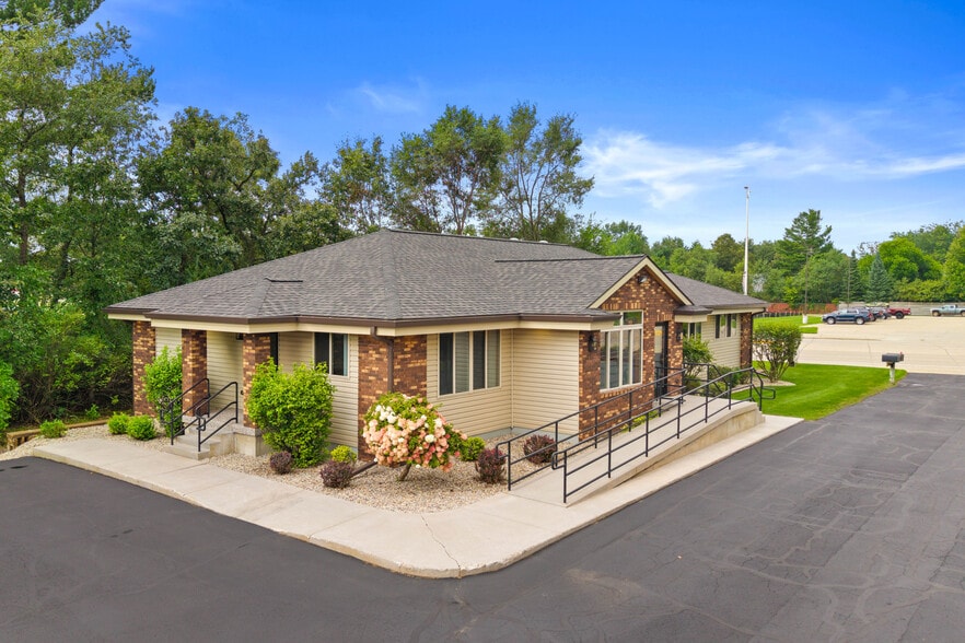 3210 Post Rd, Stevens Point, WI for lease - Primary Photo - Image 1 of 31