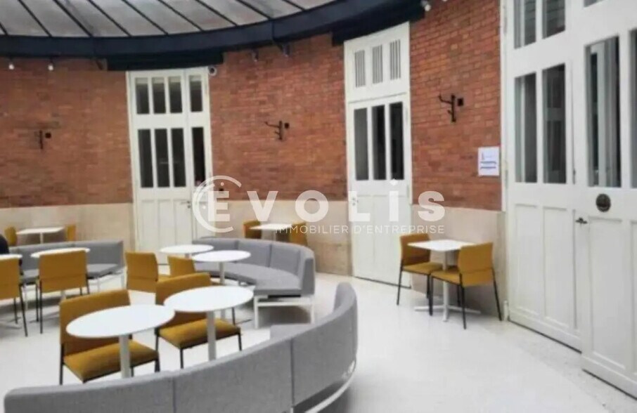 Office in Paris for lease - Building Photo - Image 2 of 3