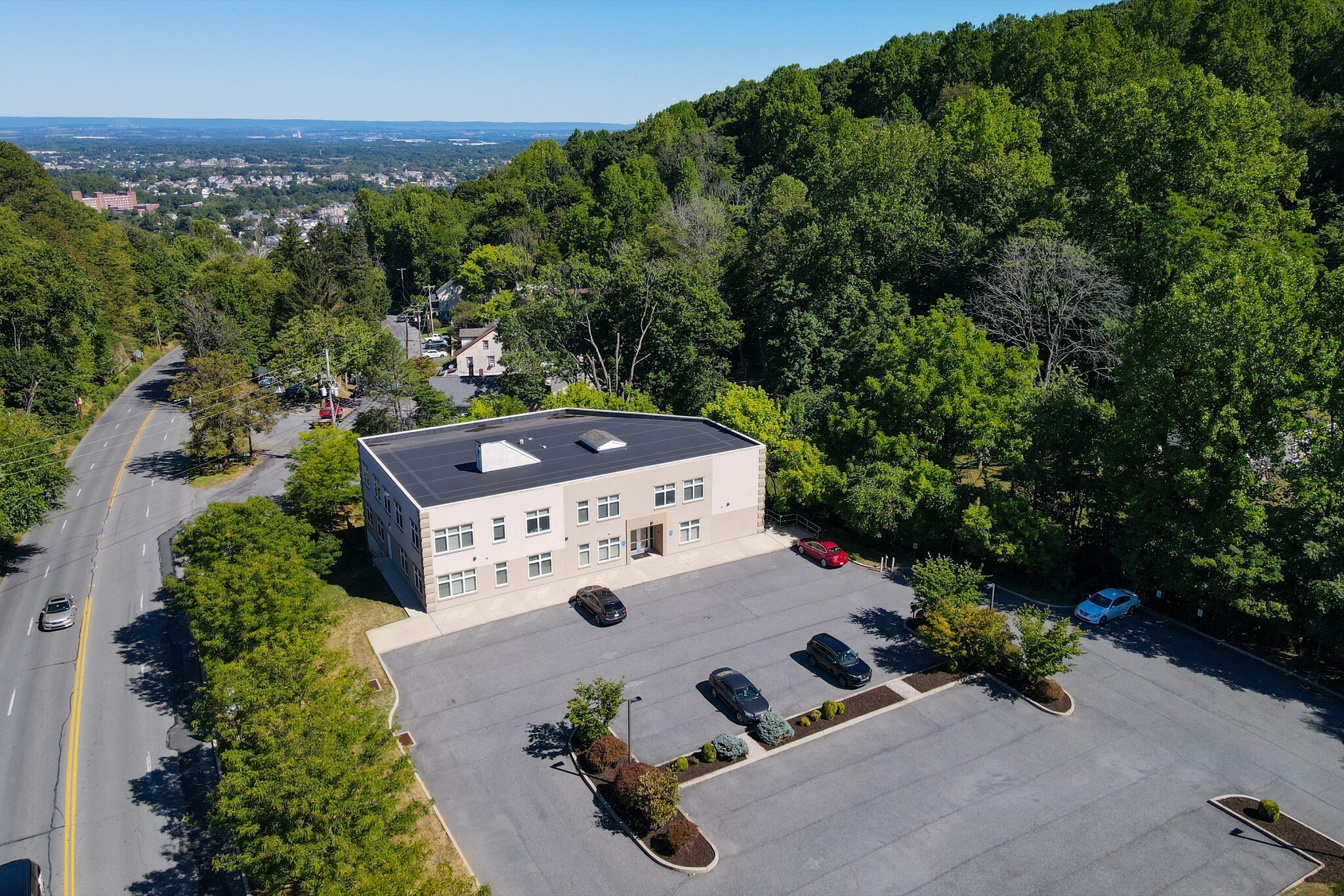 1425 Mountain Dr N, Bethlehem, PA for lease Building Photo- Image 1 of 12