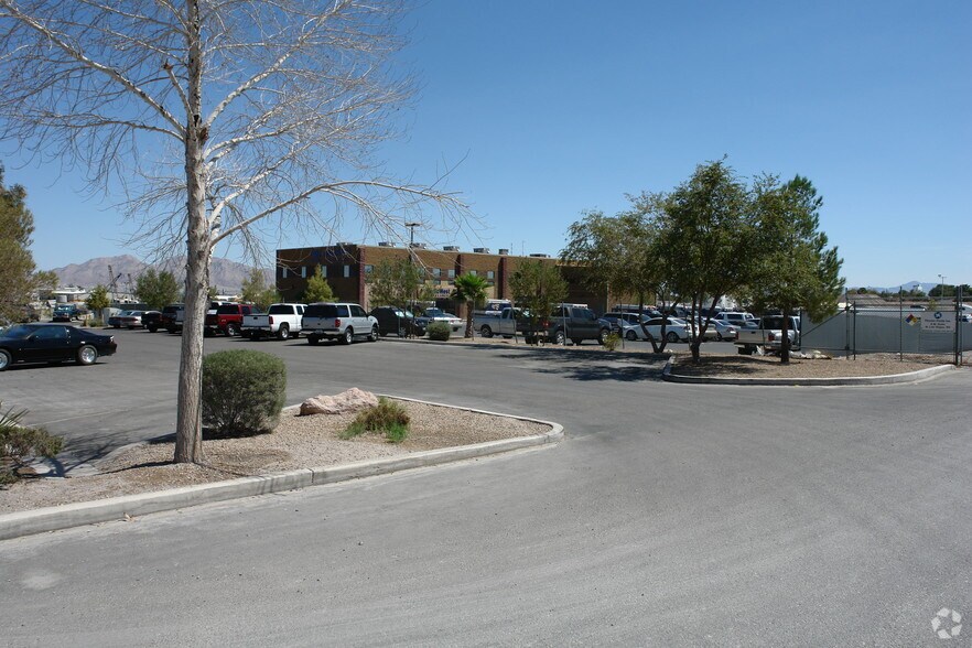 9 W Delhi Ave, North Las Vegas, NV for lease - Primary Photo - Image 3 of 6