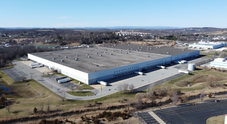 47 Elizabeth Dr, Chester, NY for lease - Building Photo - Image 2 of 3