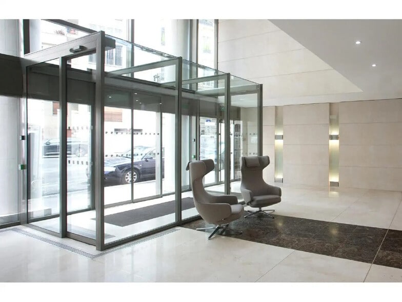 19 Rue Dumont D'Urville, Paris for lease - Lobby - Image 3 of 9