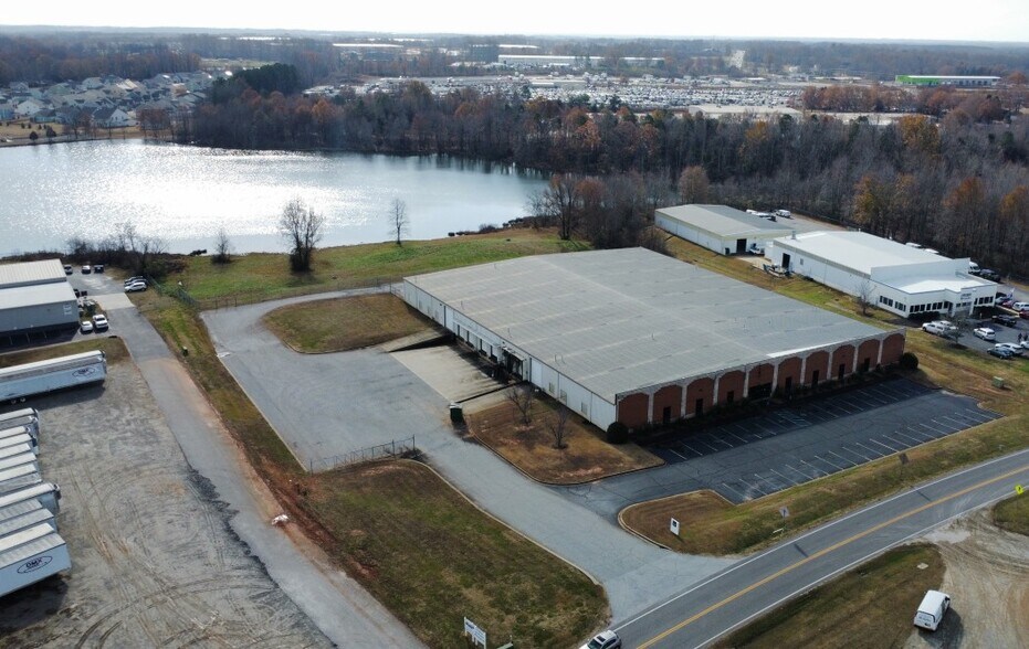 925 Berry Shoals Rd, Duncan, SC for sale - Building Photo - Image 1 of 1