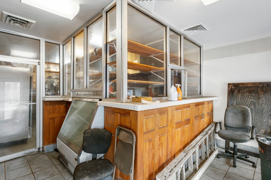 2400 Druid Hill Ave, Baltimore, MD for sale - Interior Photo - Image 3 of 19