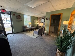 34 N Island Ave, Batavia, IL for lease Interior Photo- Image 2 of 10
