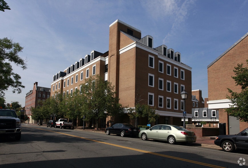 121 N Pitt St, Alexandria, VA for lease - Building Photo - Image 2 of 9