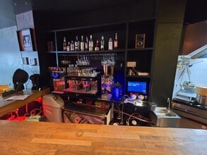 Retail in Barcelona, Barcelona for lease Interior Photo- Image 2 of 11