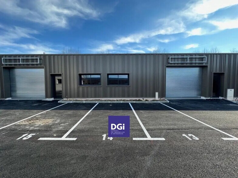 Flex in Nîmes for lease - Building Photo - Image 1 of 3