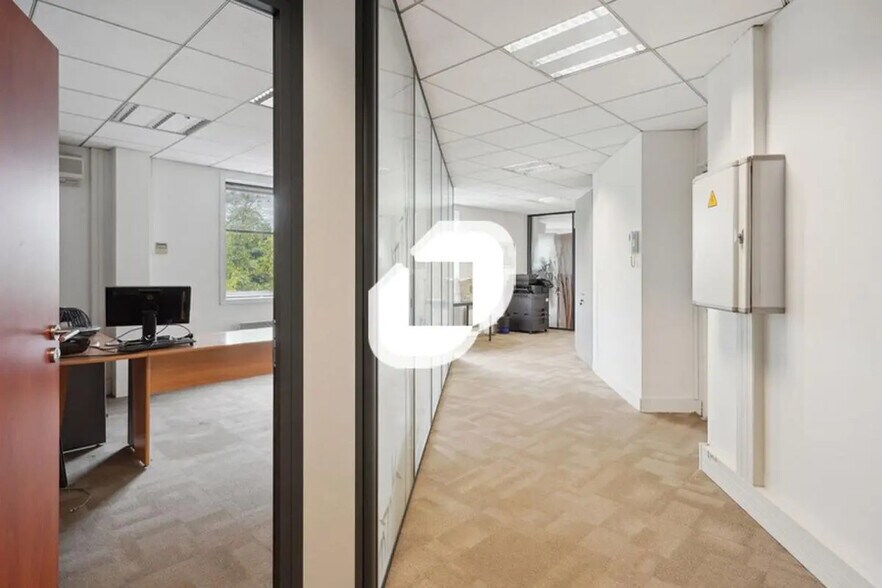 Office in Joinville-le-Pont for lease - Interior Photo - Image 2 of 10