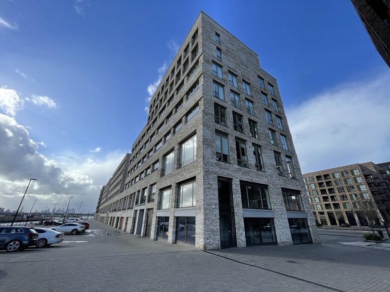 1-18 Lower Dock Walk, London for lease - Building Photo - Image 1 of 3