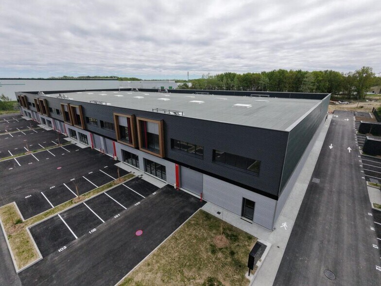 Industrial in Chécy for lease - Building Photo - Image 2 of 4