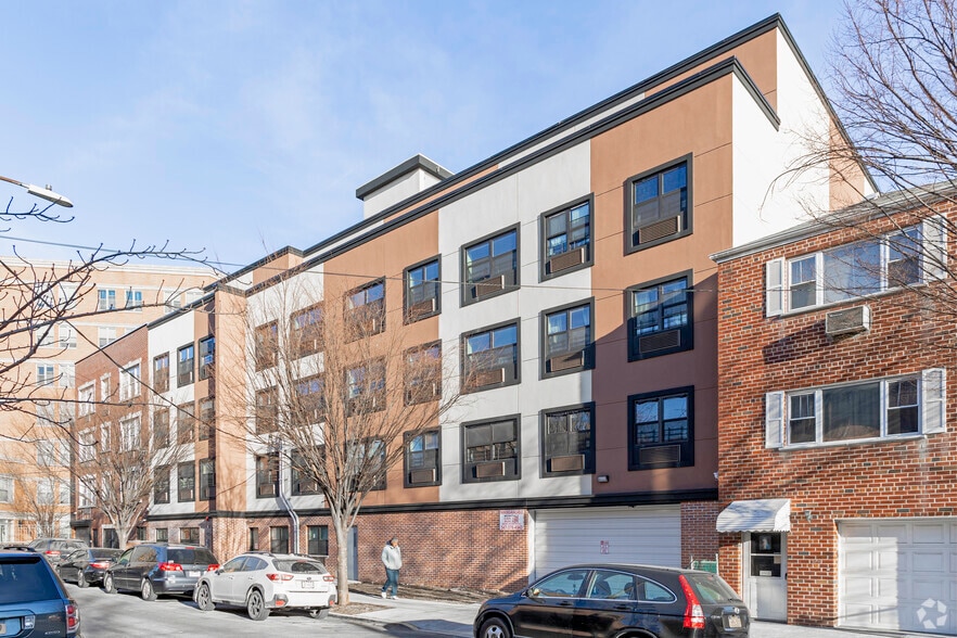 2422 Lyvere St, Bronx, NY for sale - Primary Photo - Image 1 of 1