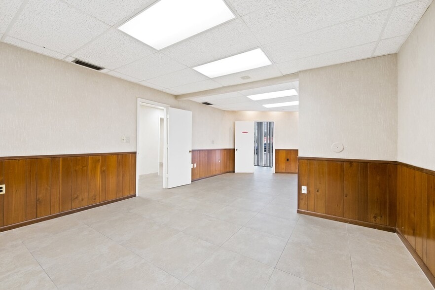 3067-3071 E Commercial Blvd, Fort Lauderdale, FL for lease - Interior Photo - Image 3 of 6