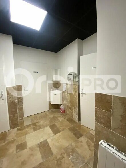 Office in Le Havre for lease - Interior Photo - Image 3 of 5