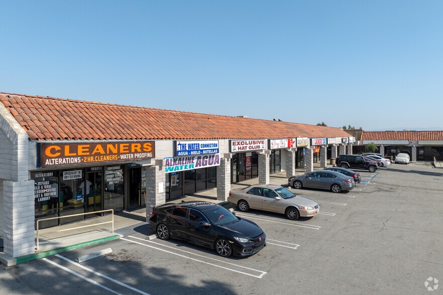3663-3689 Highland Ave, Highland, CA for lease - Primary Photo - Image 3 of 8