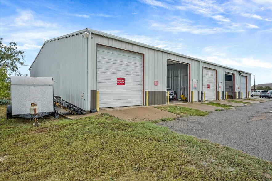 Industrial / Flex 40800 SF  Granbury, TX portfolio of 6 properties for sale on LoopNet.com - Building Photo - Image 3 of 130