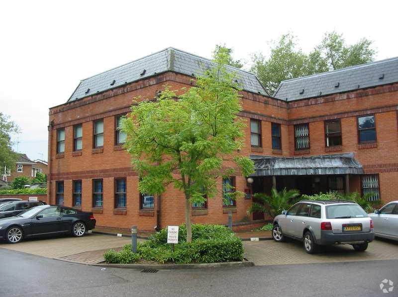 Buckhurst Rd, Ascot for lease Primary Photo- Image 1 of 2